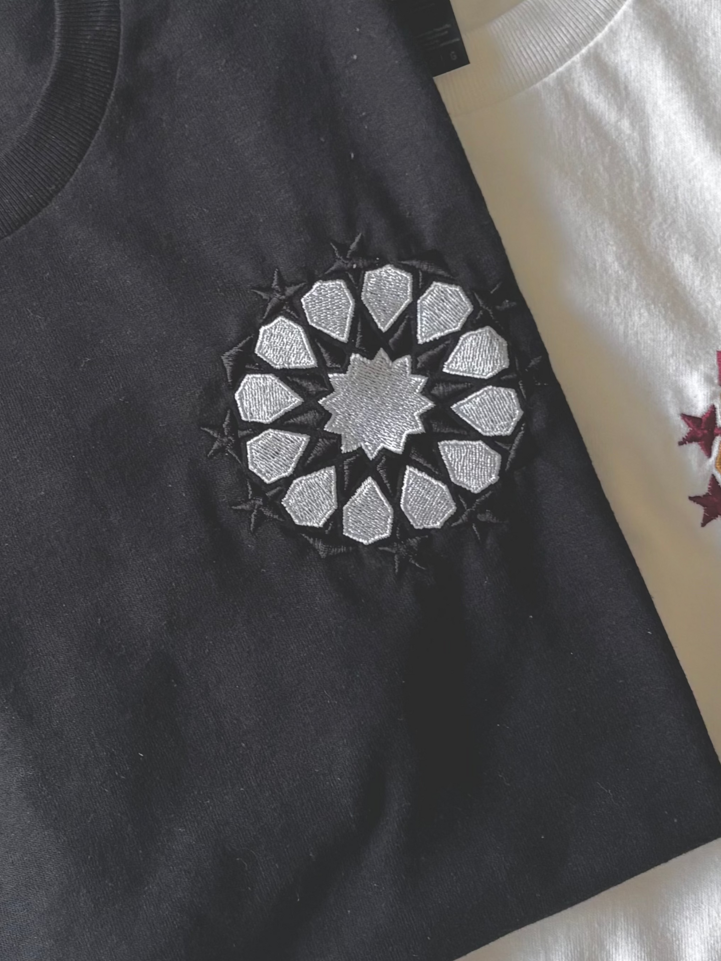 Brodé T-Shirt - Grayscale (3 Colours)